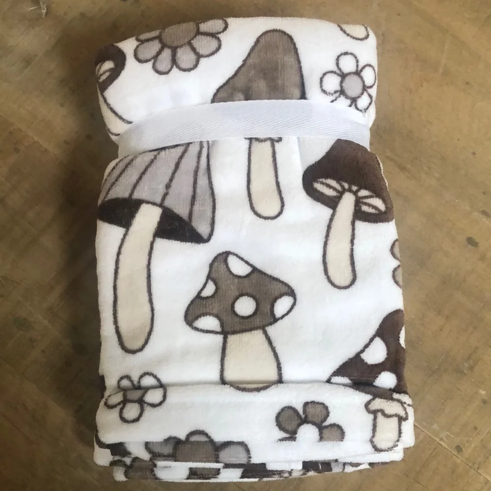 Mushroom Hand Towels Set of 2 🍄 Deborah Connolly Designs Mushroom 🍄 NWT